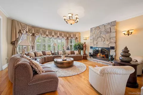 Living - 4 Point Cres, New York, NY 11357 photo 1 of 4