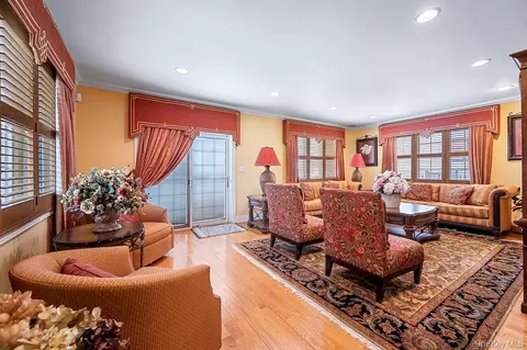 Living - 4 Point Cres, New York, NY 11357 photo 3 of 4