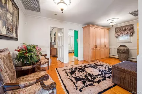 Entry Way - 4 Point Cres, New York, NY 11357 photo 3 of 4