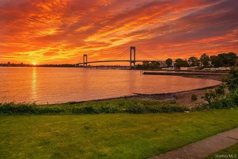 View/Area - 4 Point Cres, New York, NY 11357 photo 1 of 7