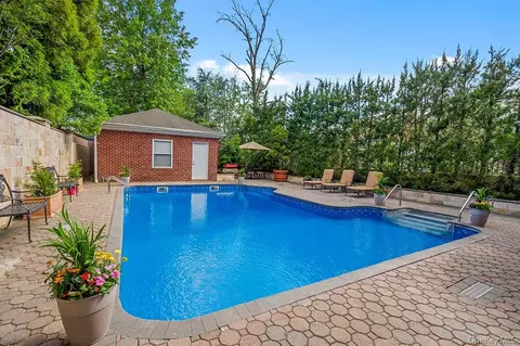 Exterior - 4 Point Cres, New York, NY 11357 photo 6 of 7