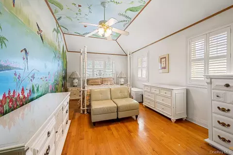 Bedroom - 4 Point Cres, New York, NY 11357 photo 3 of 4