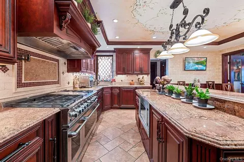 Kitchen - 4 Point Cres, New York, NY 11357 photo 3 of 5