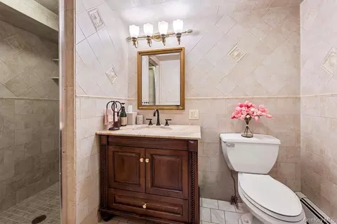 Bath - 4 Point Cres, New York, NY 11357 photo 4 of 4