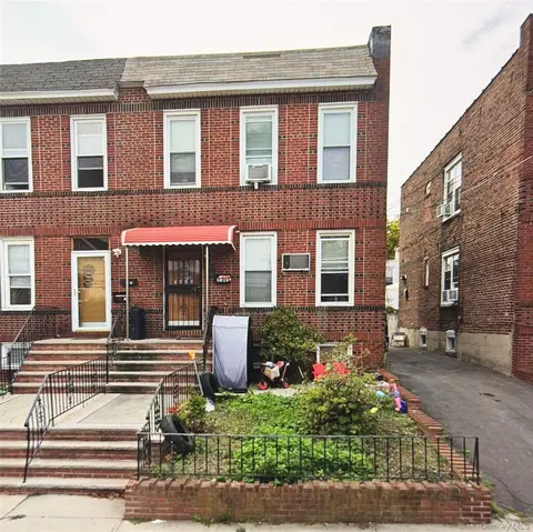 2906 200th St, New York, NY 11360