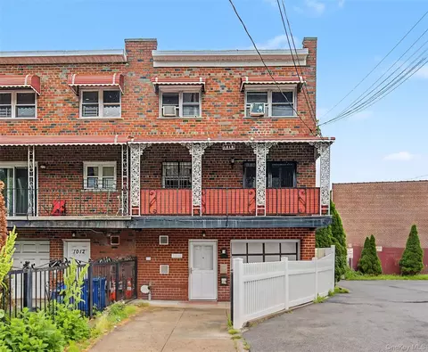 1010 E 233rd St, New York, NY 10466