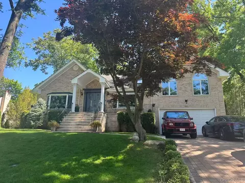 44 Old Field Ln, North Hempstead, NY 11020