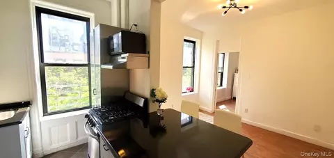 327 E 3rd St #2E, New York, NY 10009