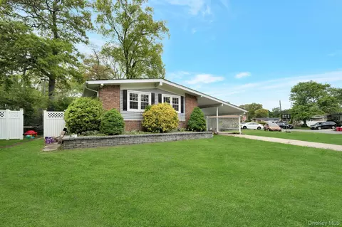 34 Cheryl Dr, Lake Ronkonkoma, NY 11779