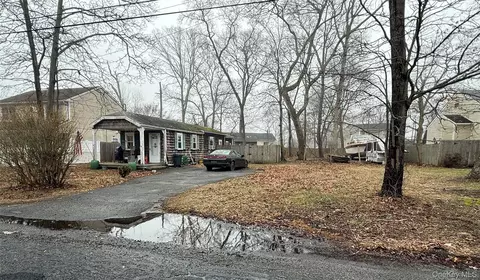90 Wavecrest Dr, Mastic Beach, NY 11951