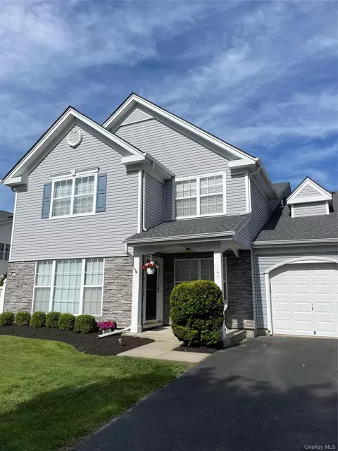 5 Robert Ln #5, Middle Island, NY 11953