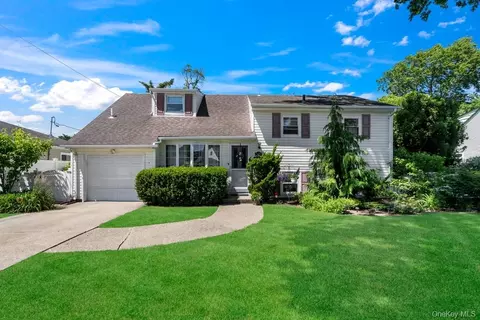 3589 Wyanet St, Seaford, NY 11783