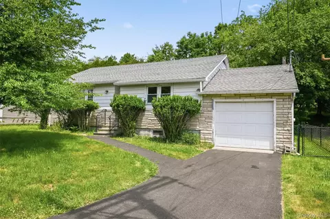 21 Hillside Ave, Woodbourne, NY 12788