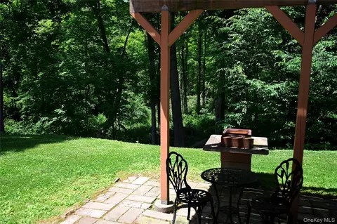 Exterior - 16 Greenridge Ct, Kent, NY 10512 photo 6 of 6
