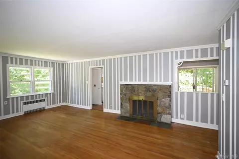 Living - 16 Greenridge Ct, Kent, NY 10512 photo 1 of 4