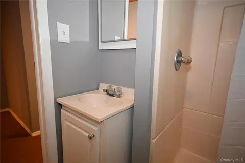 Bath - 16 Greenridge Ct, Kent, NY 10512 photo 2 of 2