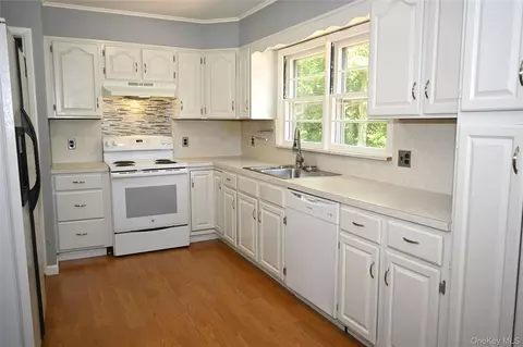 Kitchen - 16 Greenridge Ct, Kent, NY 10512 photo 2 of 3