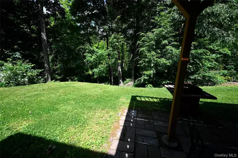 Exterior - 16 Greenridge Ct, Kent, NY 10512 photo 5 of 6