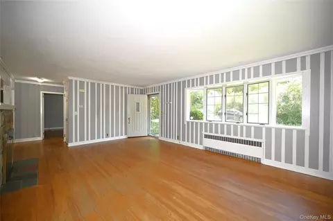 Living - 16 Greenridge Ct, Kent, NY 10512 photo 2 of 4
