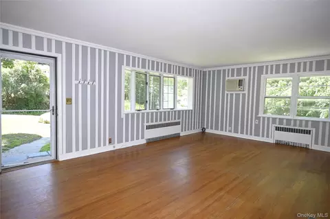 Living - 16 Greenridge Ct, Kent, NY 10512 photo 3 of 4