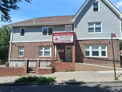 601 E 226th St, New York, NY 10466
