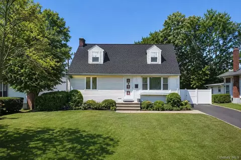 103 Nassau Dr, North Hempstead, NY 11507