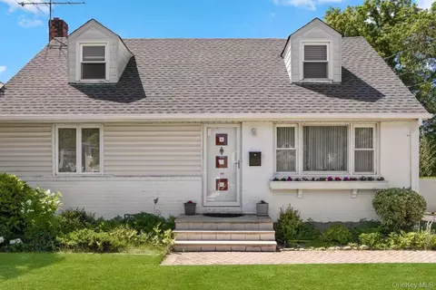 103 Nassau Dr, North Hempstead, NY 11507