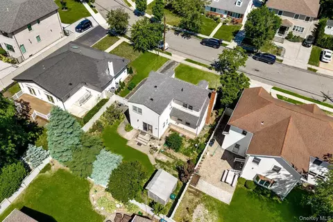 103 Nassau Dr, North Hempstead, NY 11507
