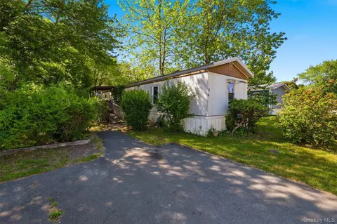 2 Daisy Dr, Port Jervis, NY 12771