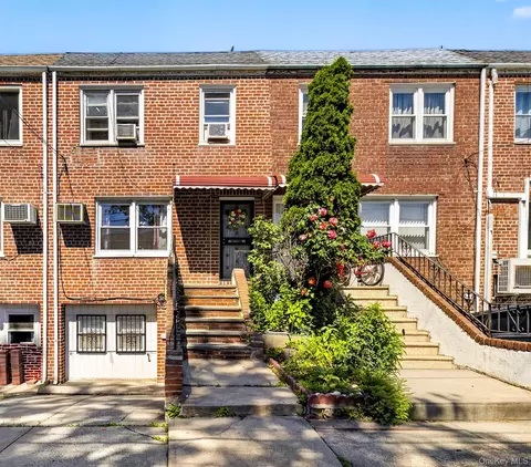 7008 165th St, New York, NY 11365