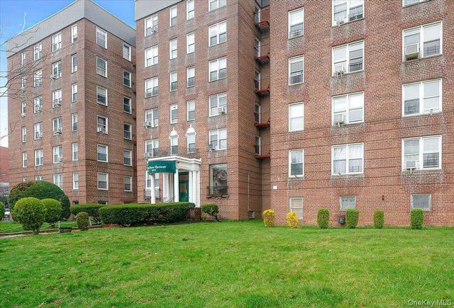 143-25 84th Dr #4J, Briarwood, NY 11435
