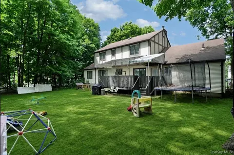 Exterior - 167 E Willow Tree Rd, Ramapo, NY 10977 photo 5 of 5