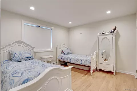 Bedroom - 167 E Willow Tree Rd, Ramapo, NY 10977 photo 4 of 6