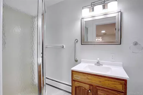 Bath - 167 E Willow Tree Rd, Ramapo, NY 10977 photo 2 of 5
