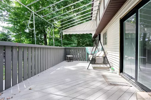 Exterior - 167 E Willow Tree Rd, Ramapo, NY 10977 photo 3 of 5