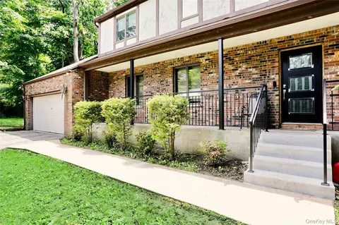 Exterior - 167 E Willow Tree Rd, Ramapo, NY 10977 photo 2 of 5