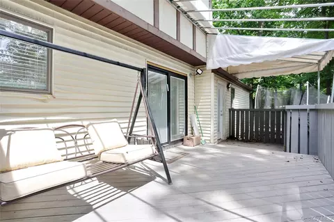 Exterior - 167 E Willow Tree Rd, Ramapo, NY 10977 photo 4 of 5