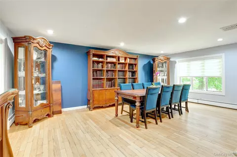 Dining - 167 E Willow Tree Rd, Ramapo, NY 10977 photo 2 of 4