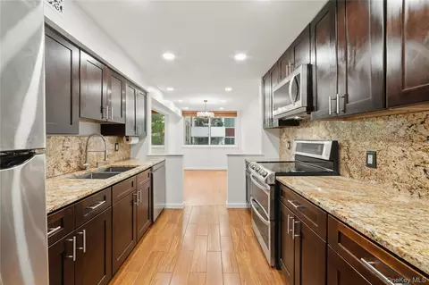 412 Tallwood Dr, Greenburgh, NY 10530