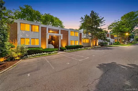 412 Tallwood Dr, Greenburgh, NY 10530