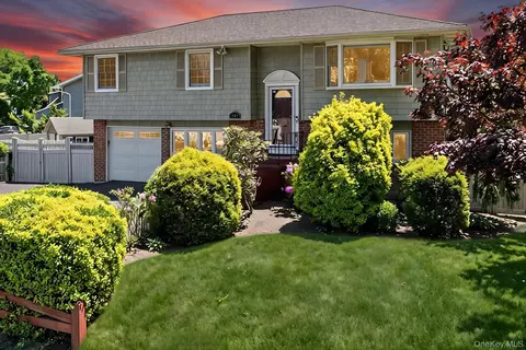 181 Emerson Ave, North Babylon, NY 11703