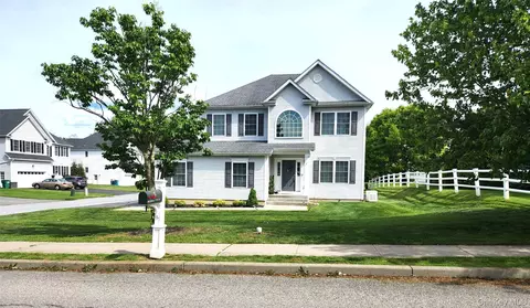 5 Mulberry Pl, East Fishkill, NY 12533