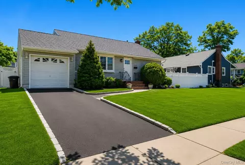 1829 Hannington Ave, Wantagh, NY 11793
