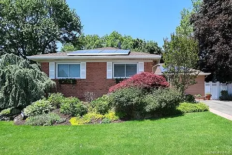 Exterior - 32 Randy Ln, Plainview, NY 11803 photo 2 of 5