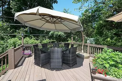 Exterior - 32 Randy Ln, Plainview, NY 11803 photo 4 of 5