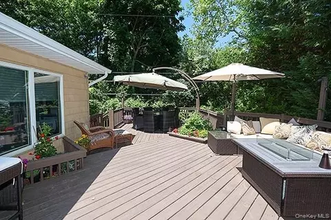 Exterior - 32 Randy Ln, Plainview, NY 11803 photo 3 of 5