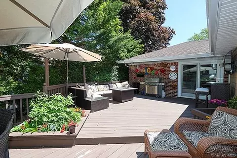 Exterior - 32 Randy Ln, Plainview, NY 11803 photo 5 of 5