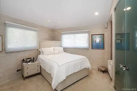 Bedroom - 32 Randy Ln, Plainview, NY 11803 photo 1 of 2
