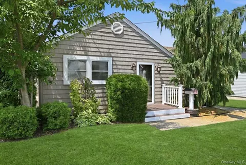 12 Annuskemunnica Rd, Babylon, NY 11702