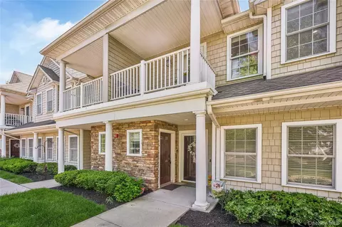 32 Della Dr, West Babylon, NY 11704